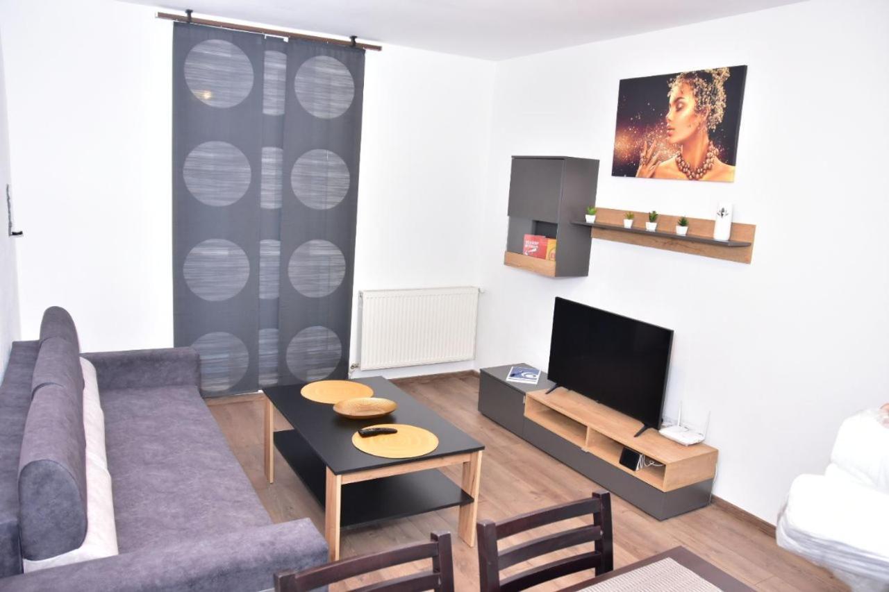 Apartament Dabe Hd Hunedoara Exterior photo